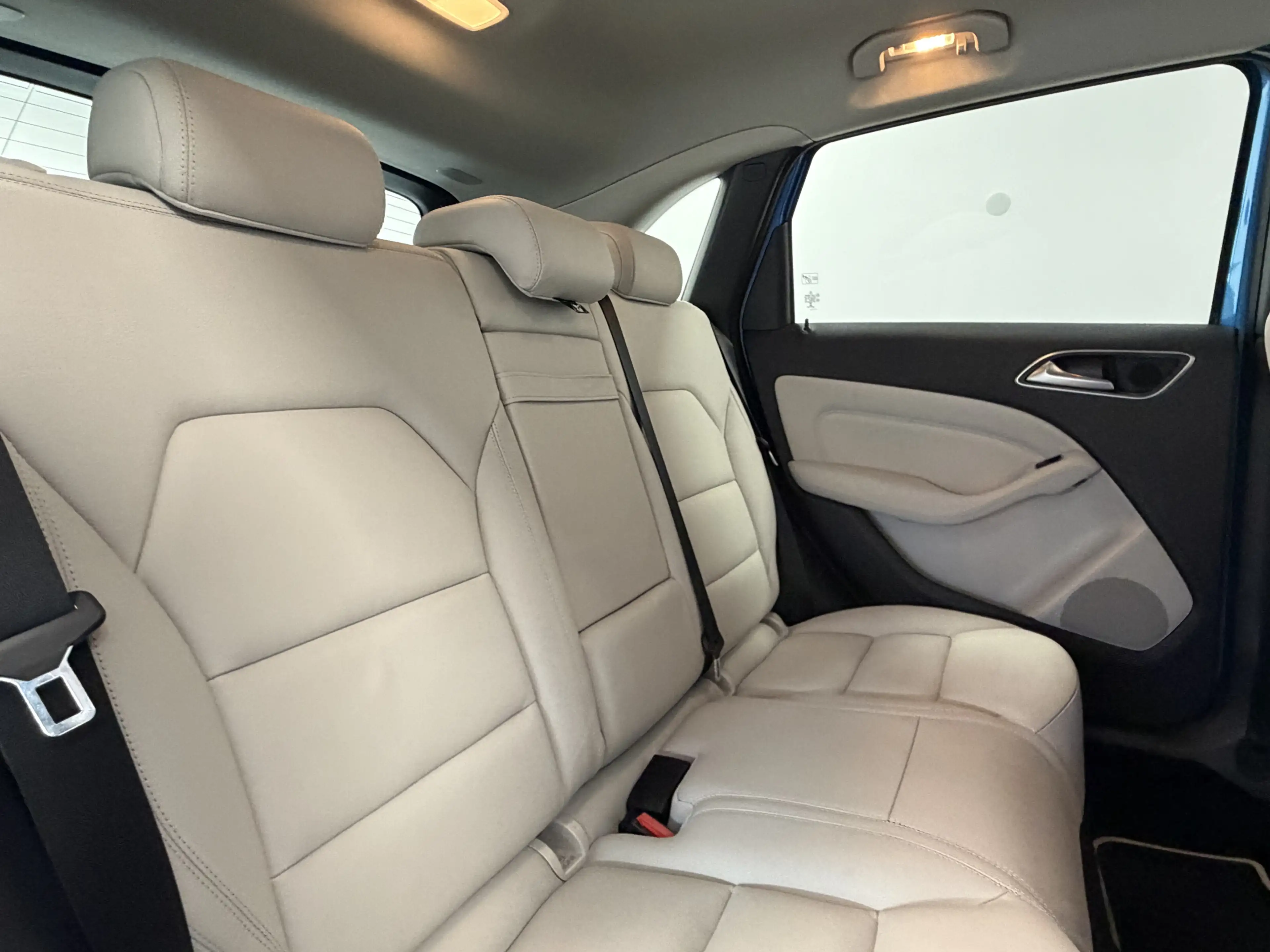 Mercedes-Benz B 250 BlueEff. Aut. Leder Kamera Bi-Xenon Distr+ — photo 15