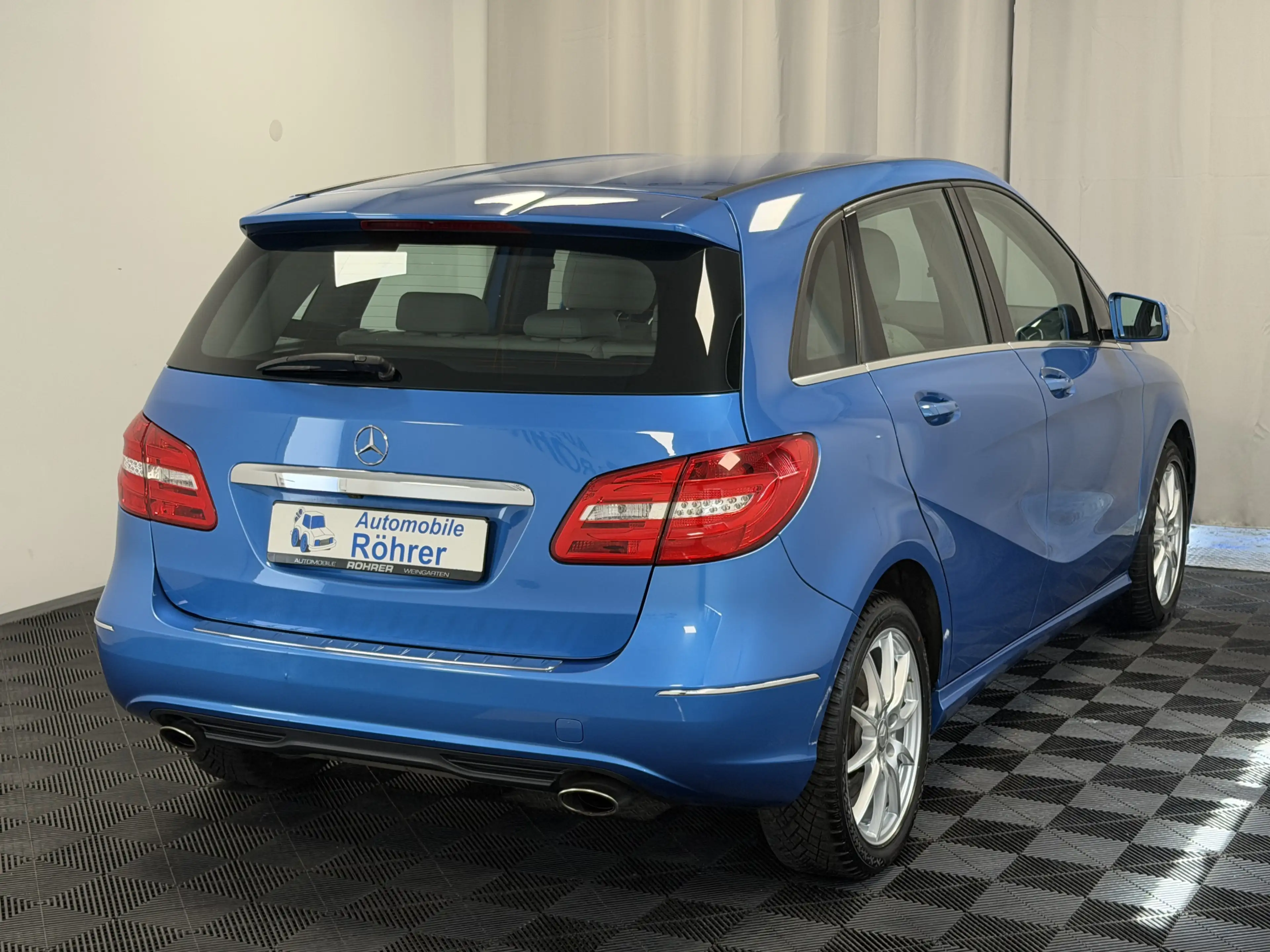 Mercedes-Benz B 250 BlueEff. Aut. Leder Kamera Bi-Xenon Distr+ — photo 8