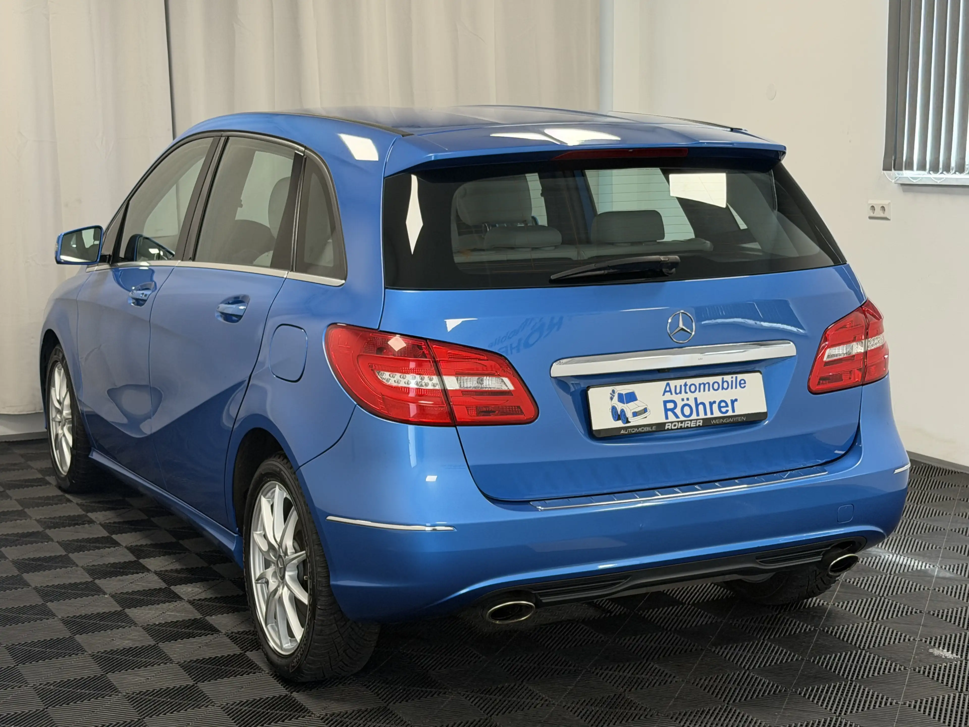 Mercedes-Benz B 250 BlueEff. Aut. Leder Kamera Bi-Xenon Distr+ — photo 6