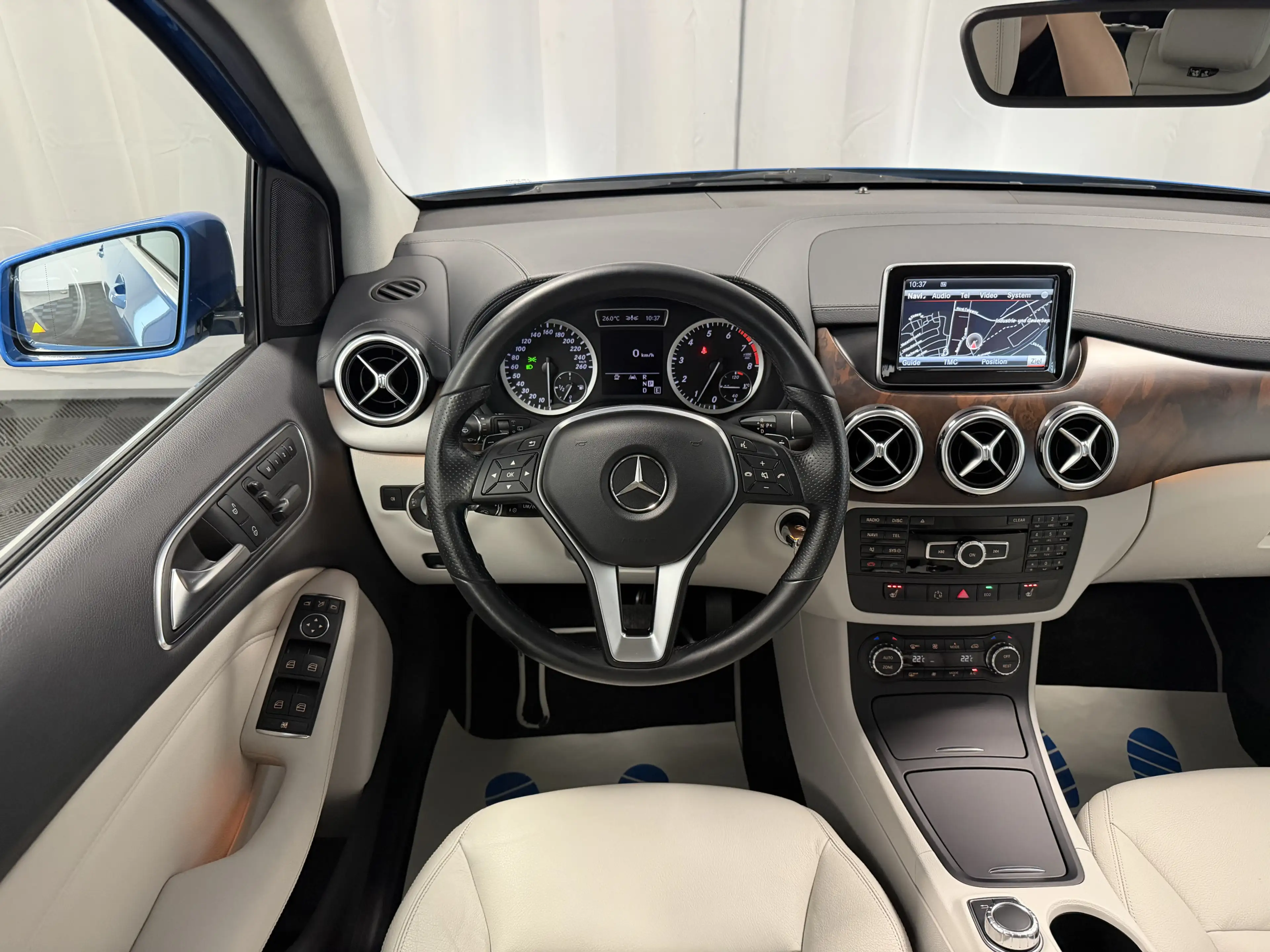 Mercedes-Benz B 250 BlueEff. Aut. Leder Kamera Bi-Xenon Distr+ — photo 13