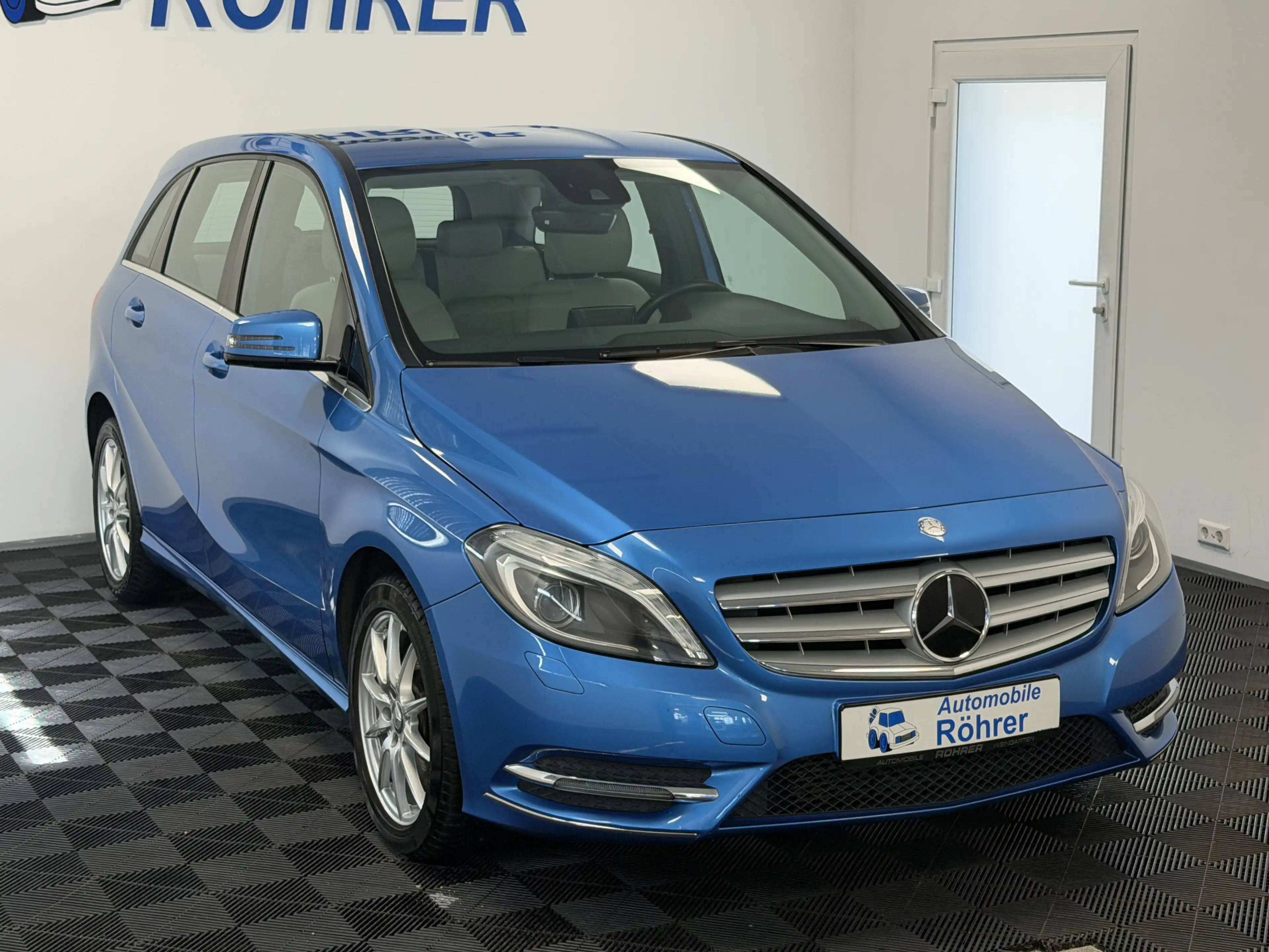 Mercedes-Benz B 250 BlueEff. Aut. Leder Kamera Bi-Xenon Distr+ — photo 4
