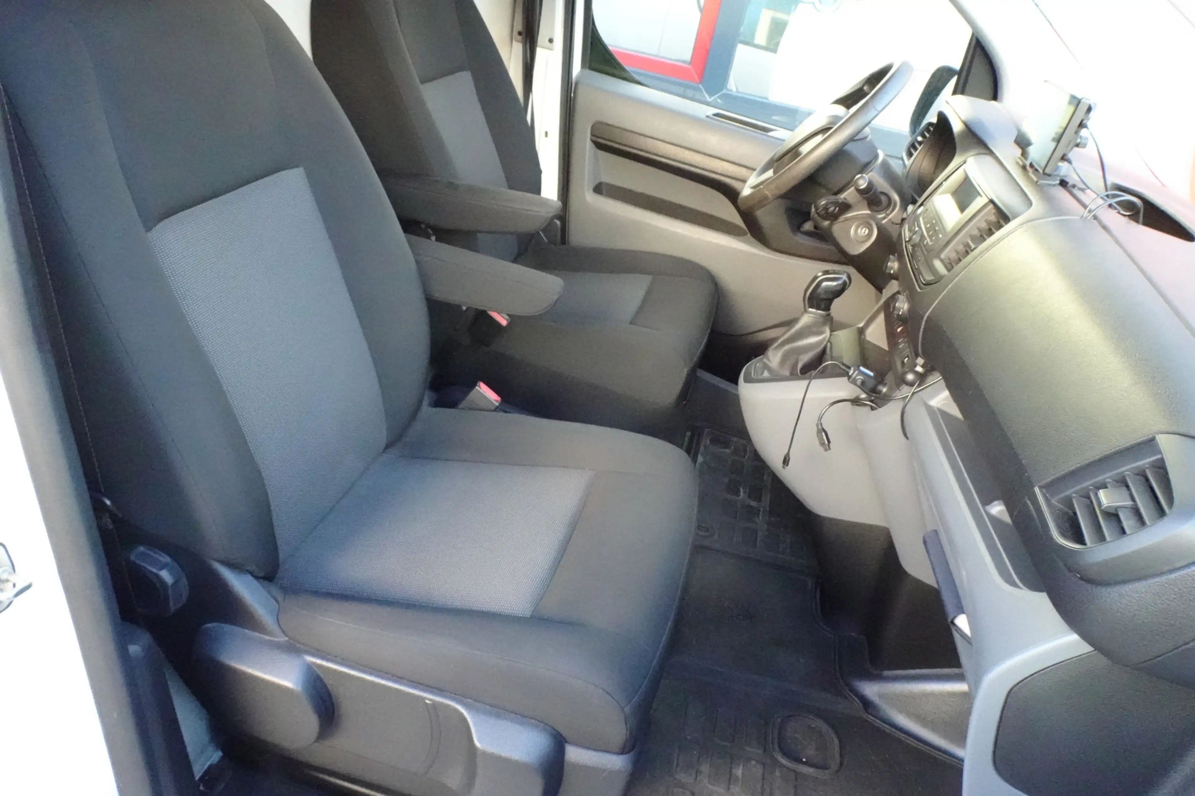 Peugeot Expert 226S 1.6 BlueHDI 95 Premium met imperiaal en betim — photo 9