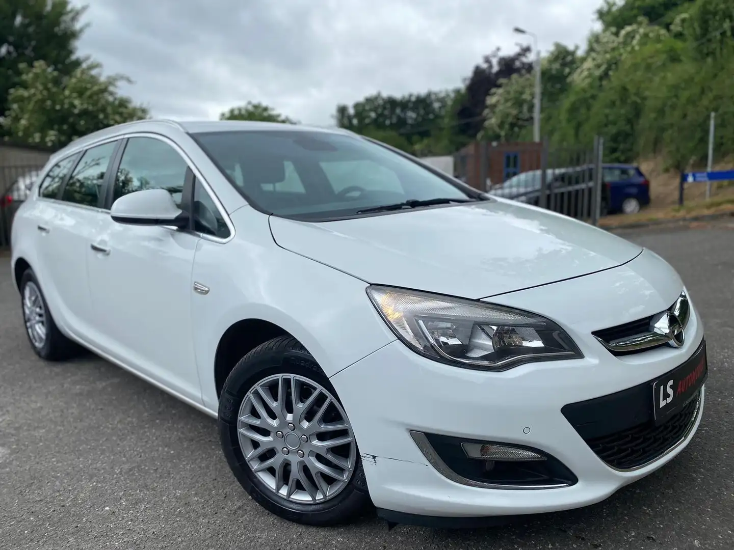 Opel Astra Astra Sports Tourer 2.0D*Boite automatique* Wit - 1