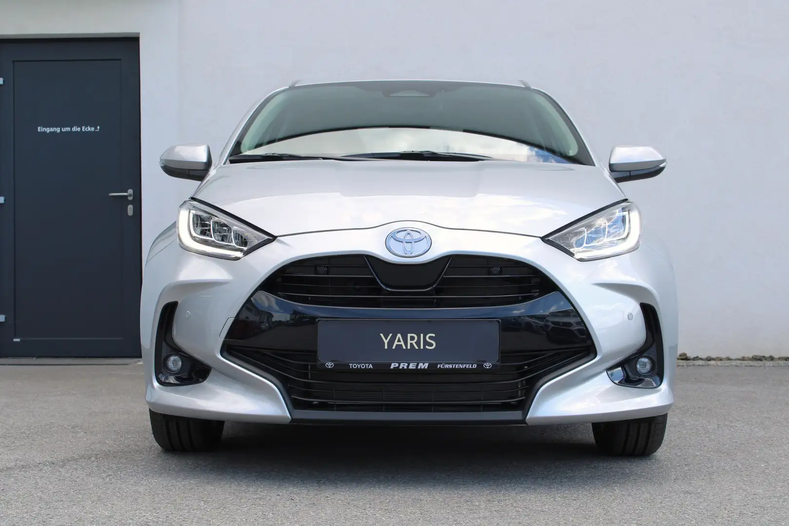 Toyota Yaris 1.5 Hybrid Active Drive Aut. mit Safety Paket Silber - 1