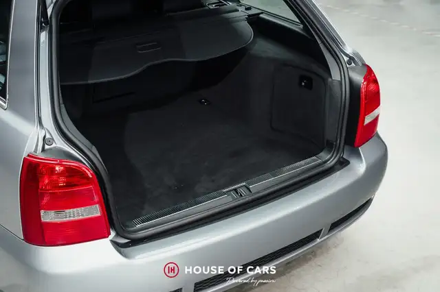 Audi RS4 view 13