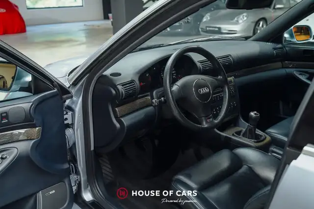Audi RS4 view 15