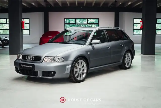 Audi RS4 view 2
