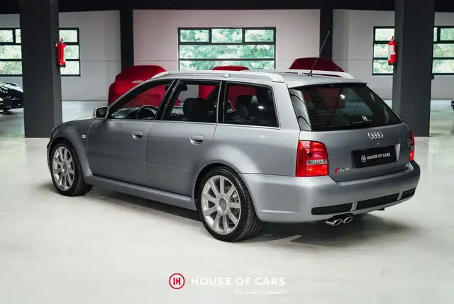 Audi RS4 view 9