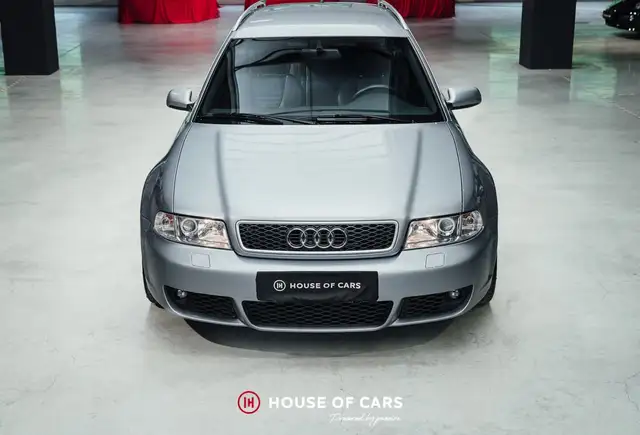 Audi RS4 view 3