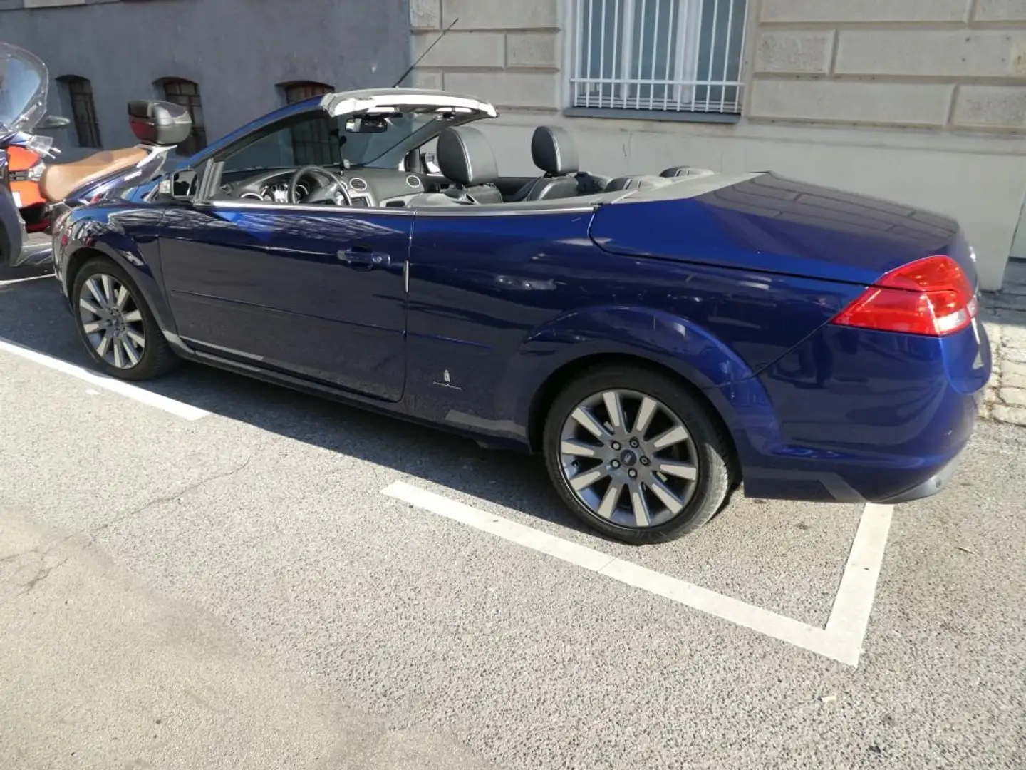 Ford Focus CC 2,0 Benzin, Pininfarina Albastru - 1