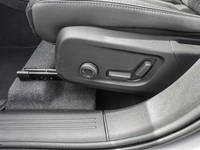 Volvo XC40 view 15