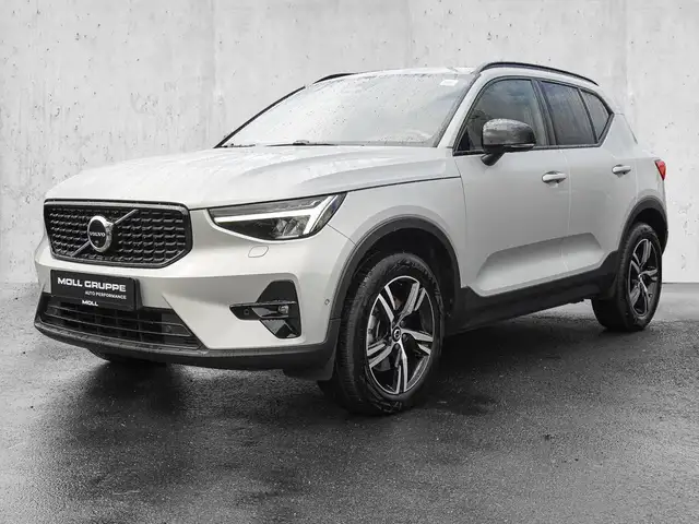 Volvo XC40 view 2