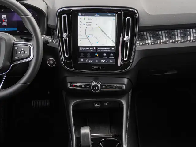 Volvo XC40 view 12