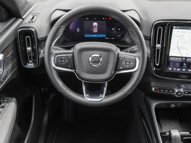 Volvo XC40 view 11