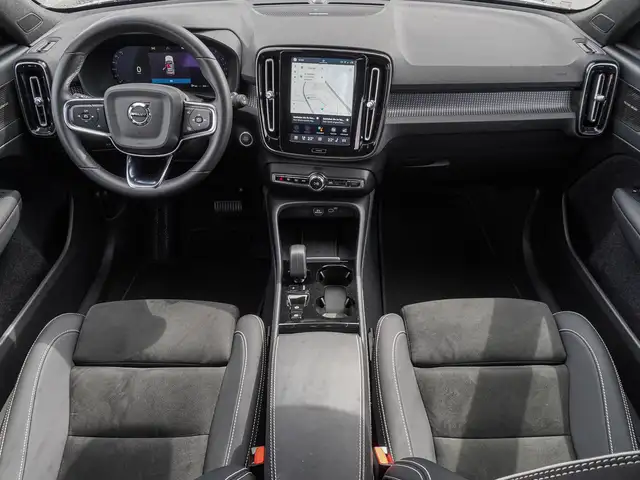 Volvo XC40 view 10