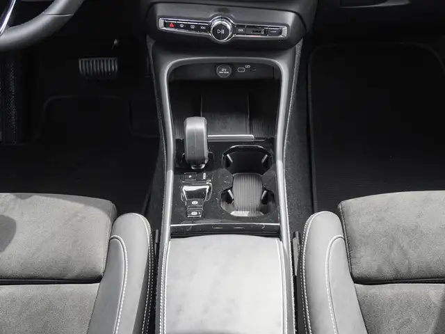 Volvo XC40 view 13