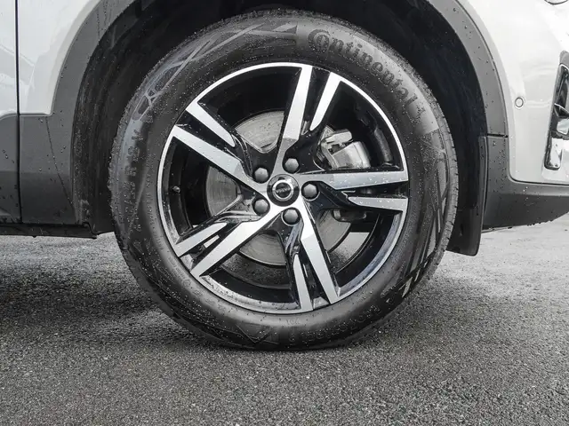 Volvo XC40 view 7