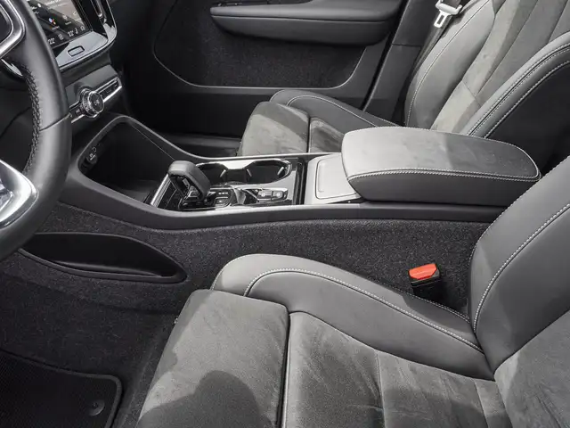 Volvo XC40 view 14
