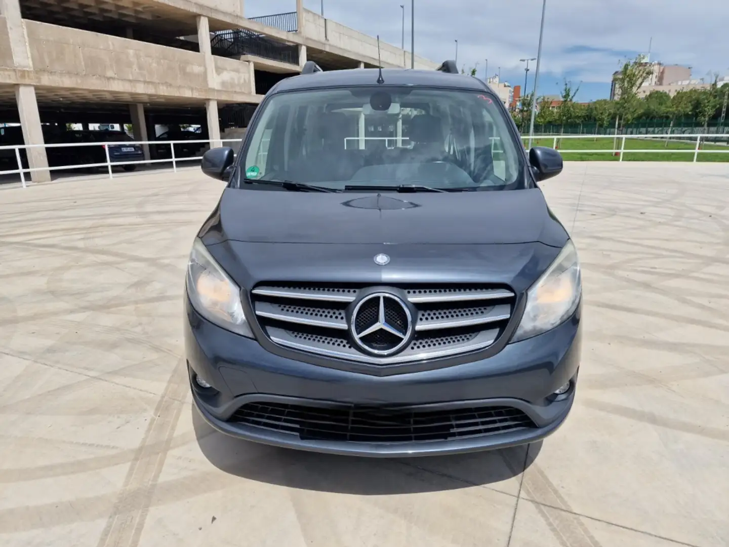 Mercedes-Benz Citan Tourer 111CDI Plus Gris - 2