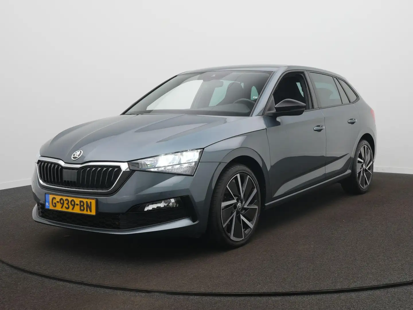 Skoda Scala 1.5 TSI Sport Business Apple Carplay - Pdc - Clima Gris - 1