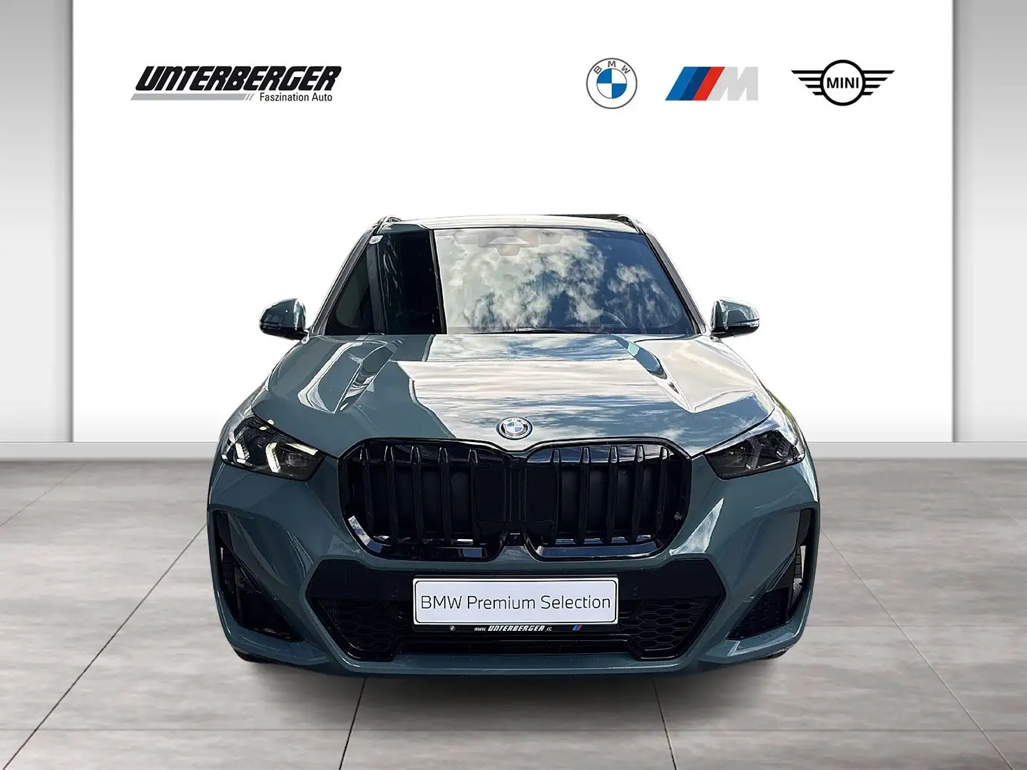 BMW X1 xDrive30e Verfügbar ab 26.08.2026 | M Sportpaket P Grün - 2