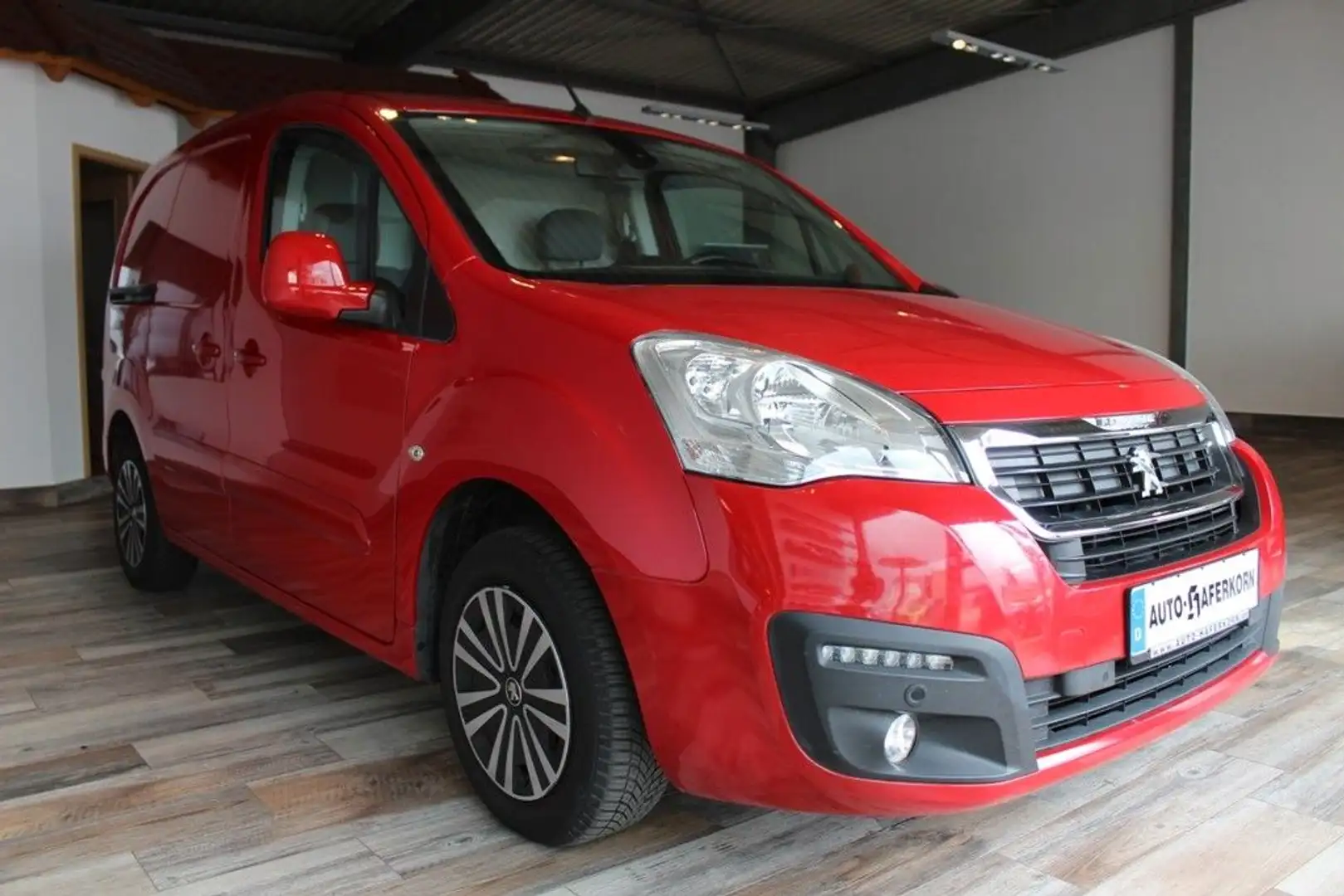 Peugeot Partner L1 Komfort Plus*AHZV*DAB*KAMERA*NAVI* Rot - 2