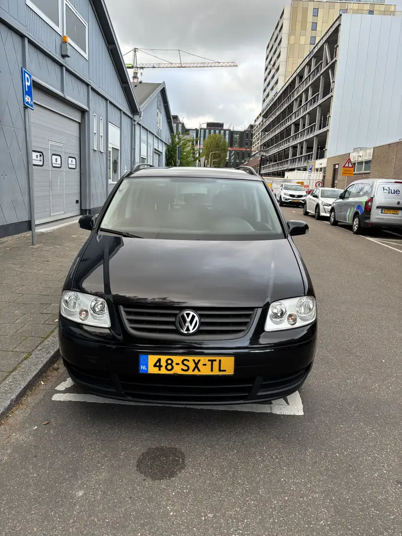 Volkswagen Touran 1.6-16V FSI Business Zwart - 1