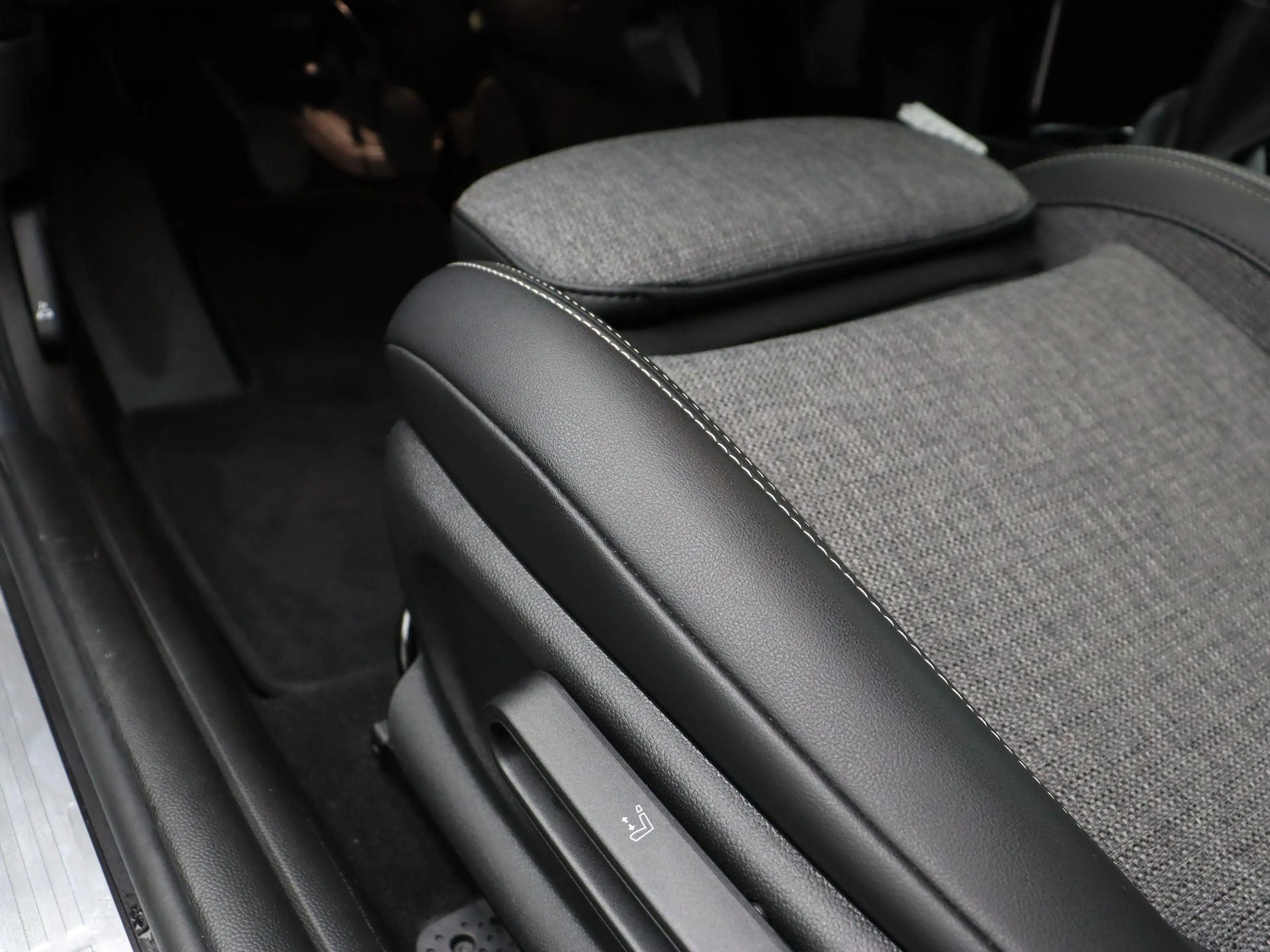 MINI One 3-Deurs Business Edition + Connected Navigation Pa — photo 12