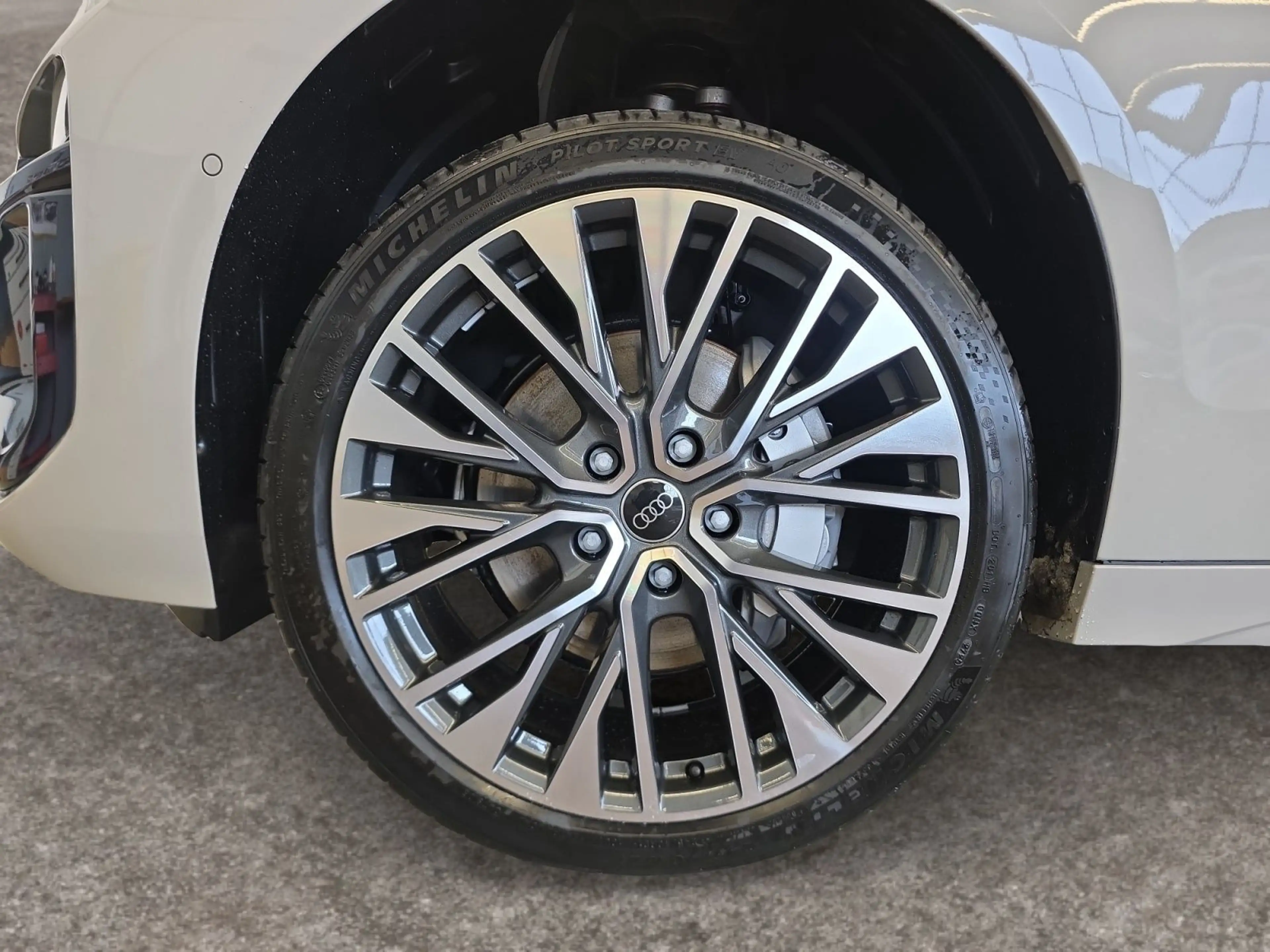 Audi A6 e-tron performance TECHPRO B&O OLED AIR — photo 15