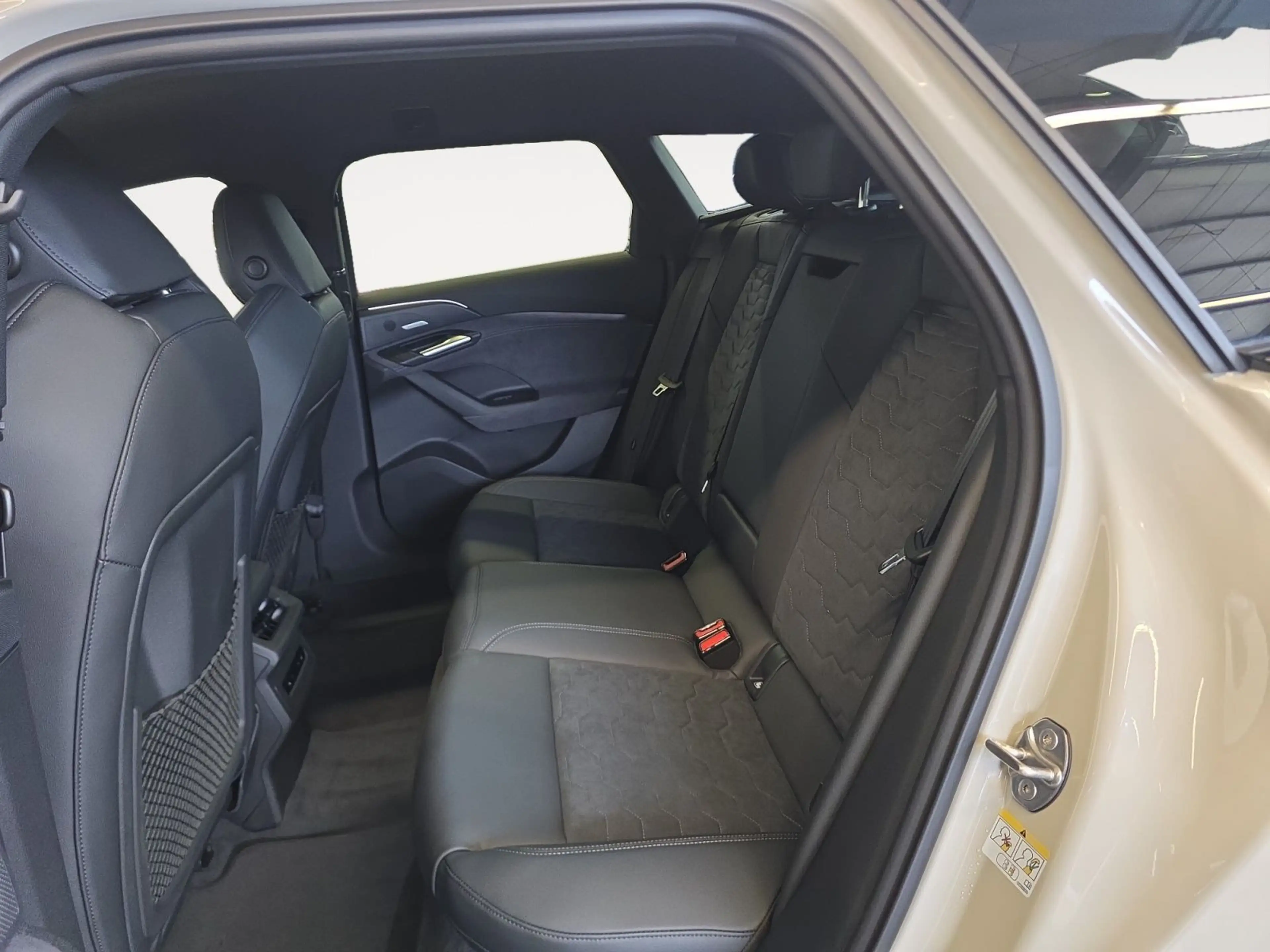 Audi A6 e-tron performance TECHPRO B&O OLED AIR — photo 14