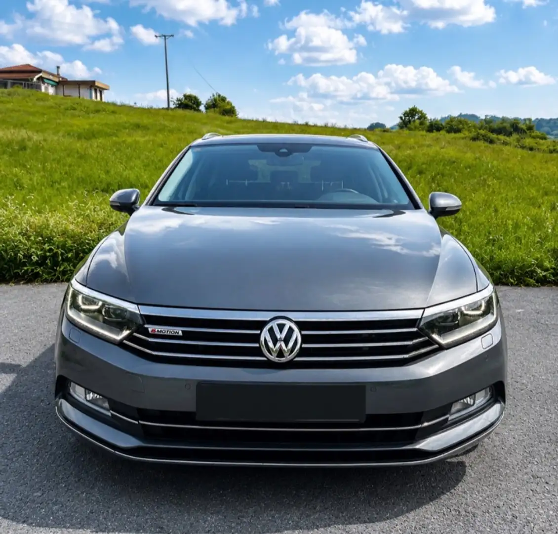 Volkswagen Passat V. 2.0TDI BiT Sport 4M DSG 176kW Gris - 2