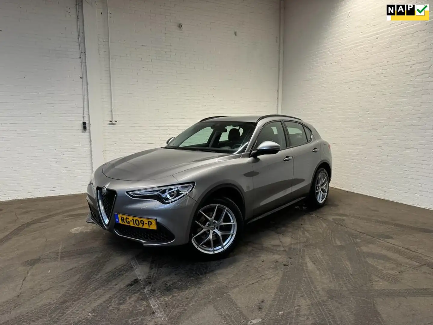 Alfa Romeo Stelvio 2.0 T AWD Super Q4 280PK Leder 1ste eig Dealer ond Grijs - 1