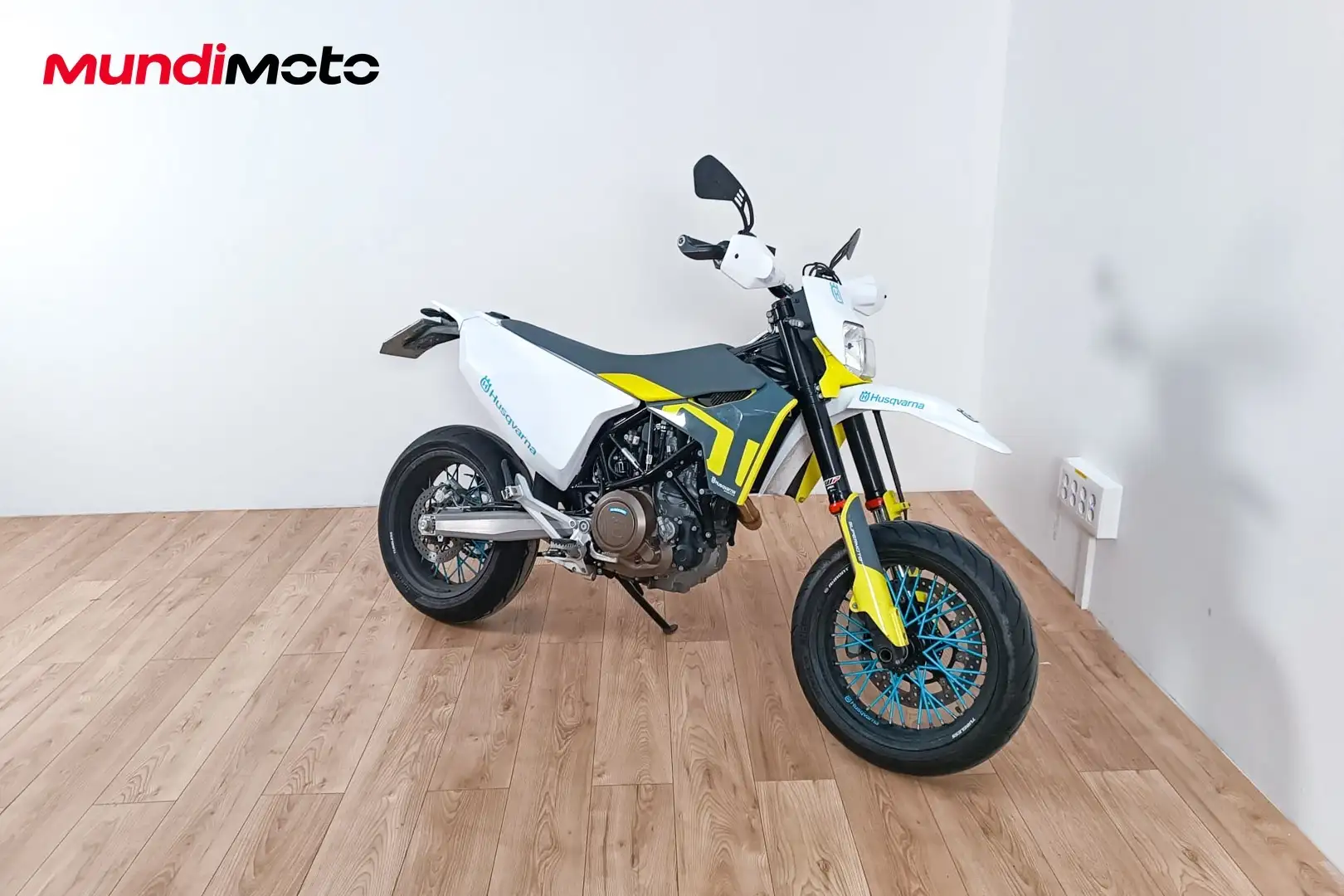 Husqvarna 701 Supermoto - 2