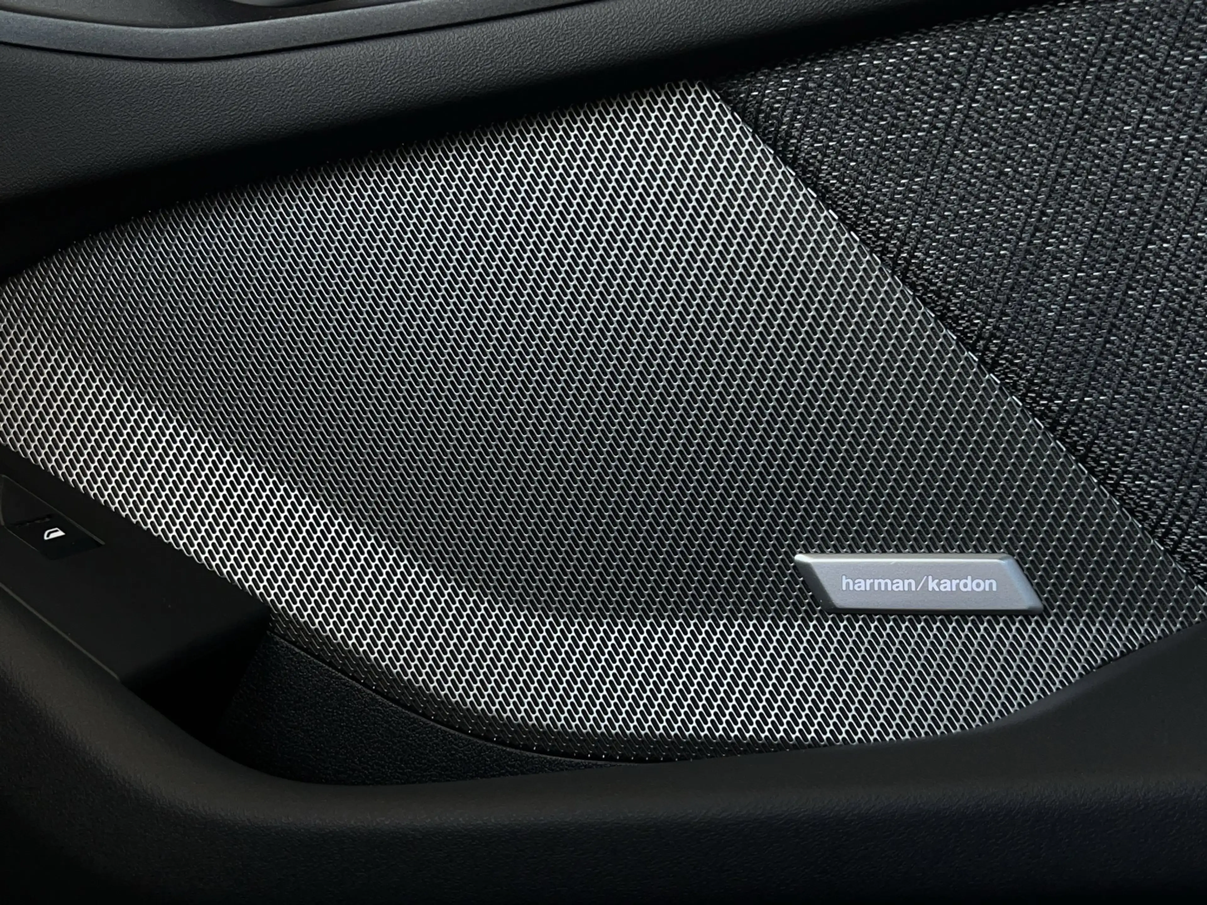 BMW 120 adapLED 360° HUD H/K Keyless Dr.Assist — photo 11