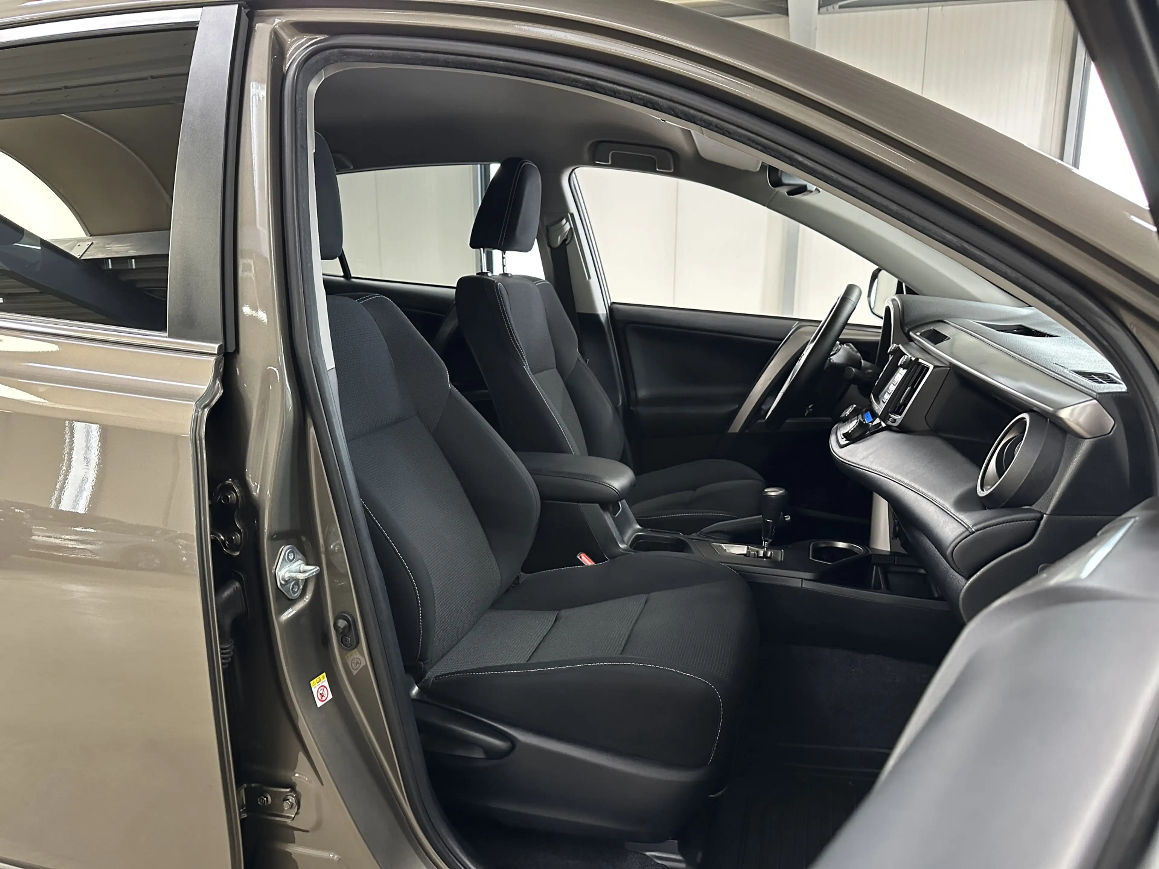 Toyota RAV 4 2.5 Hybrid Dynamic Sport | Navi | Camera | — photo 27