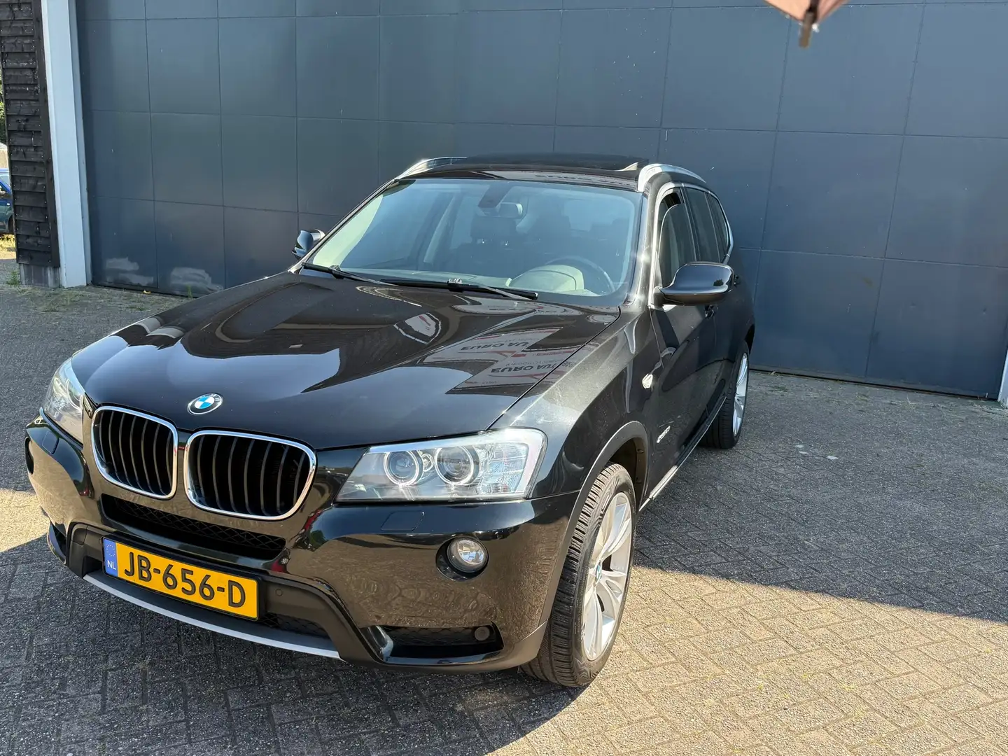 BMW X3 XDrive20i High Executive Zwart - 2
