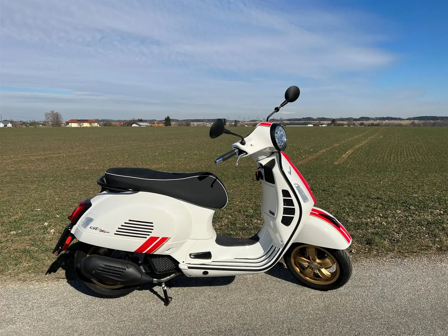 Vespa GTS 300 Weiß - 2