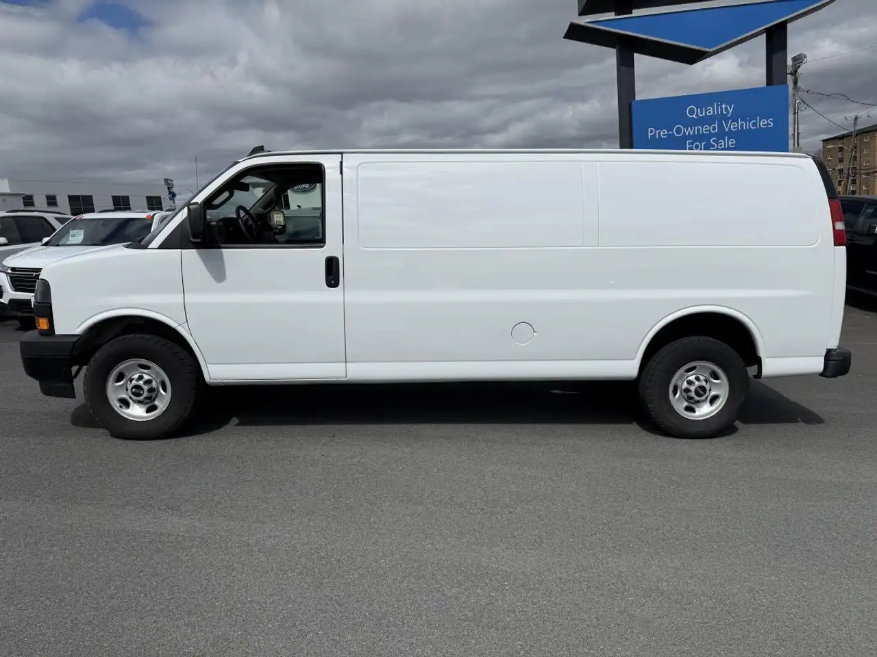 GMC Savana снимка GMC Savana