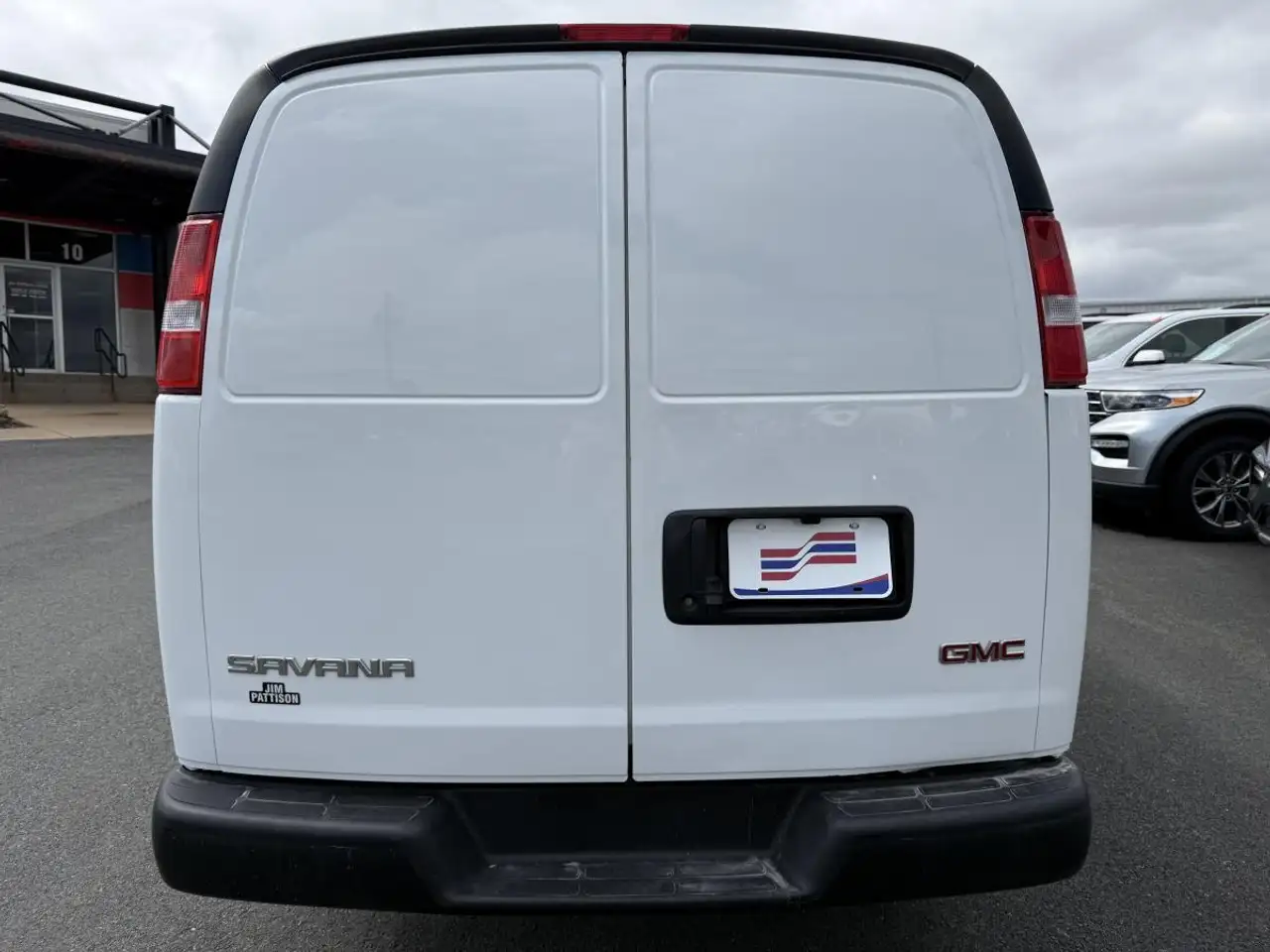 GMC Savana снимка GMC Savana