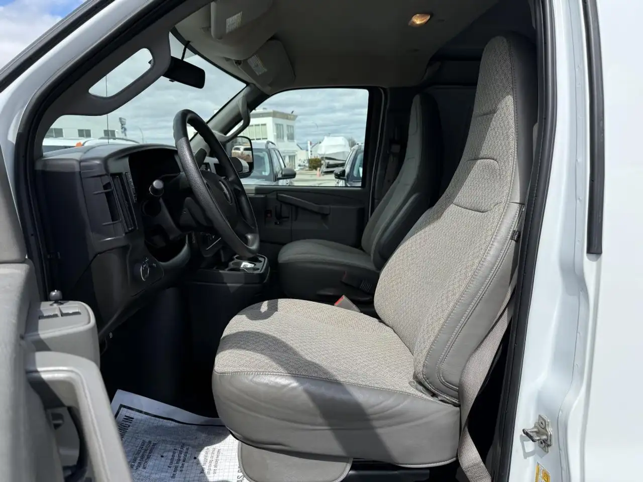 GMC Savana снимка GMC Savana