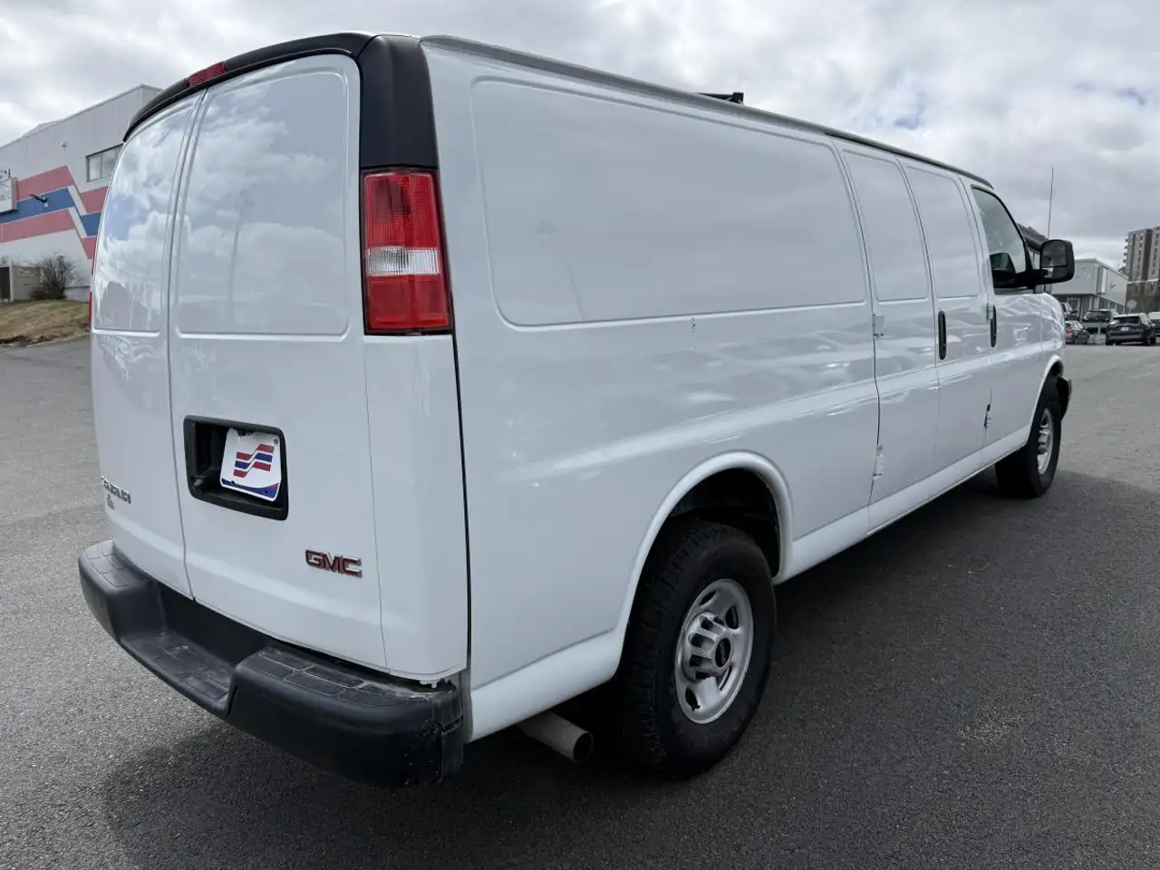 GMC Savana снимка GMC Savana