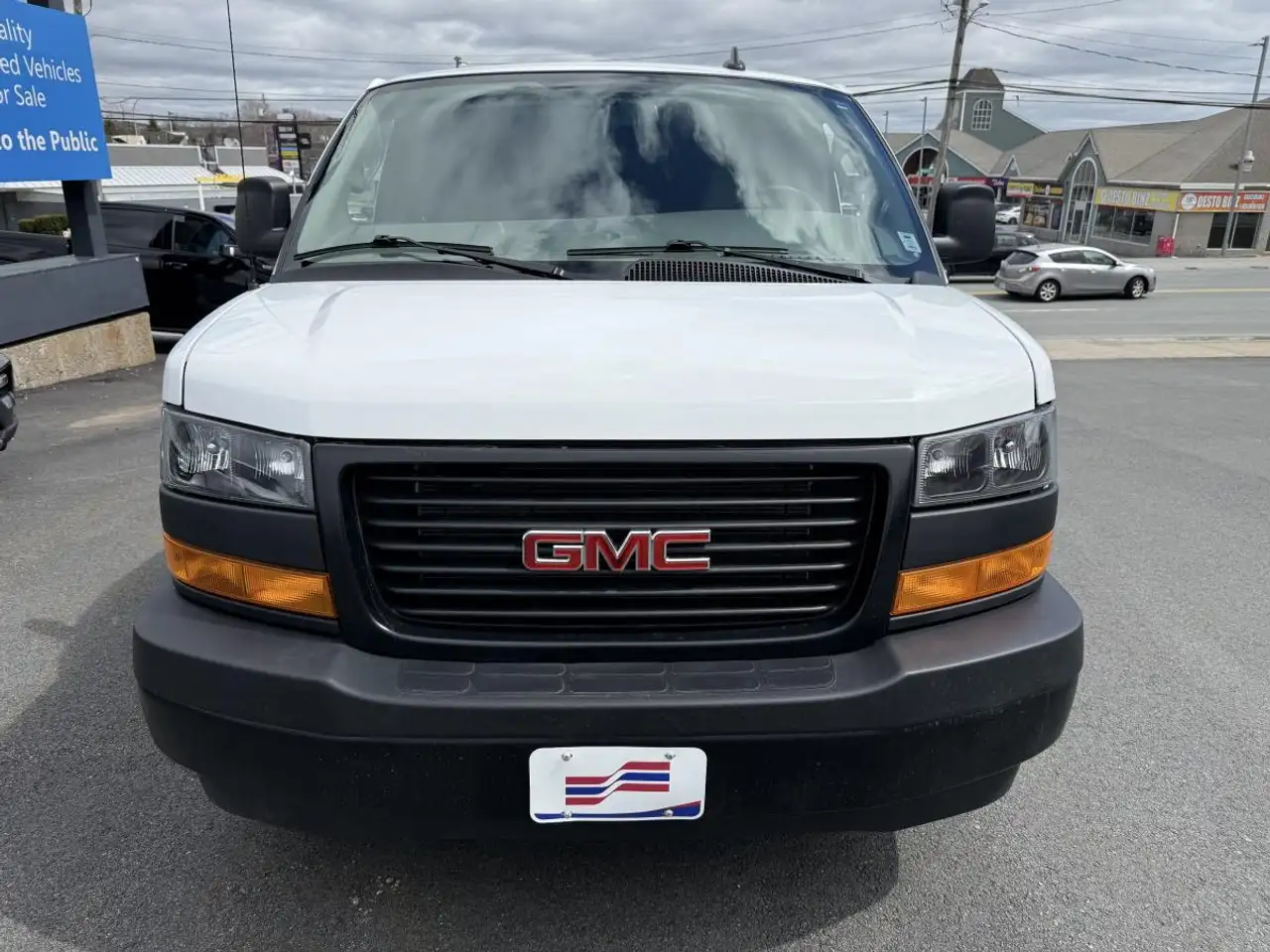 GMC Savana снимка GMC Savana