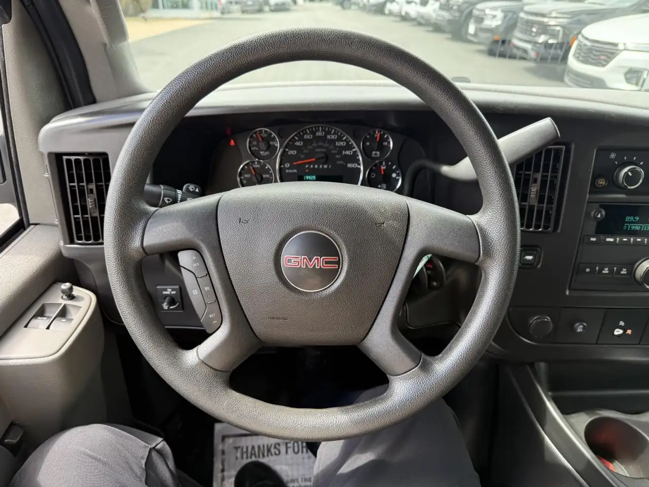 GMC Savana снимка GMC Savana