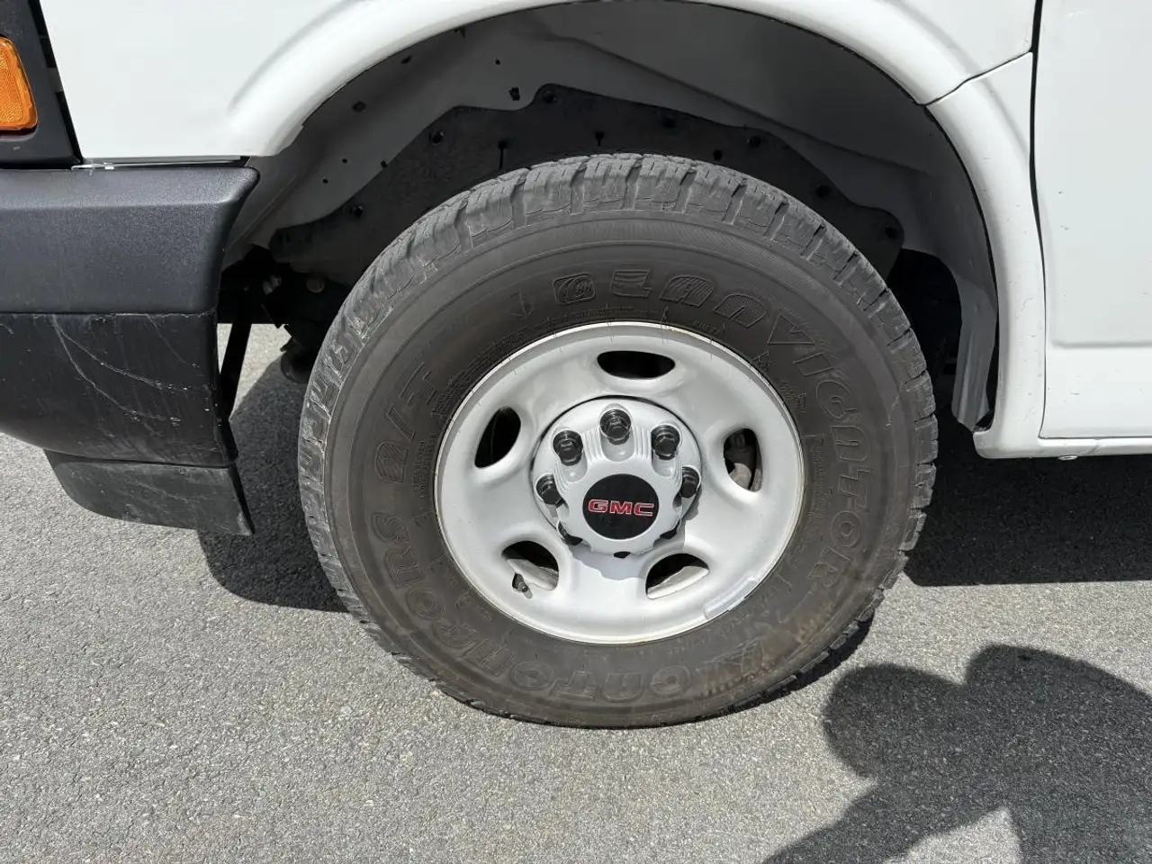 GMC Savana снимка GMC Savana