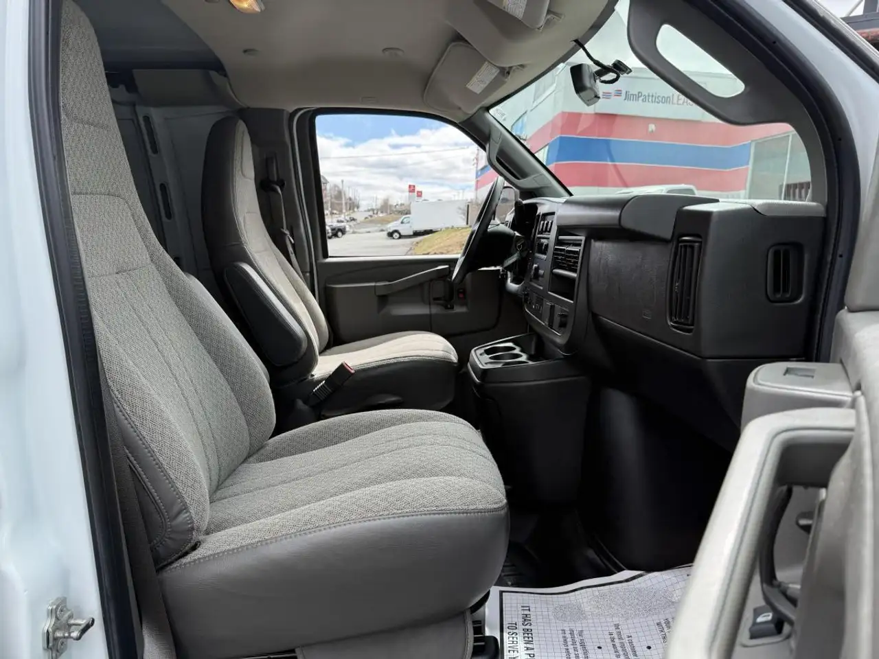 GMC Savana снимка GMC Savana