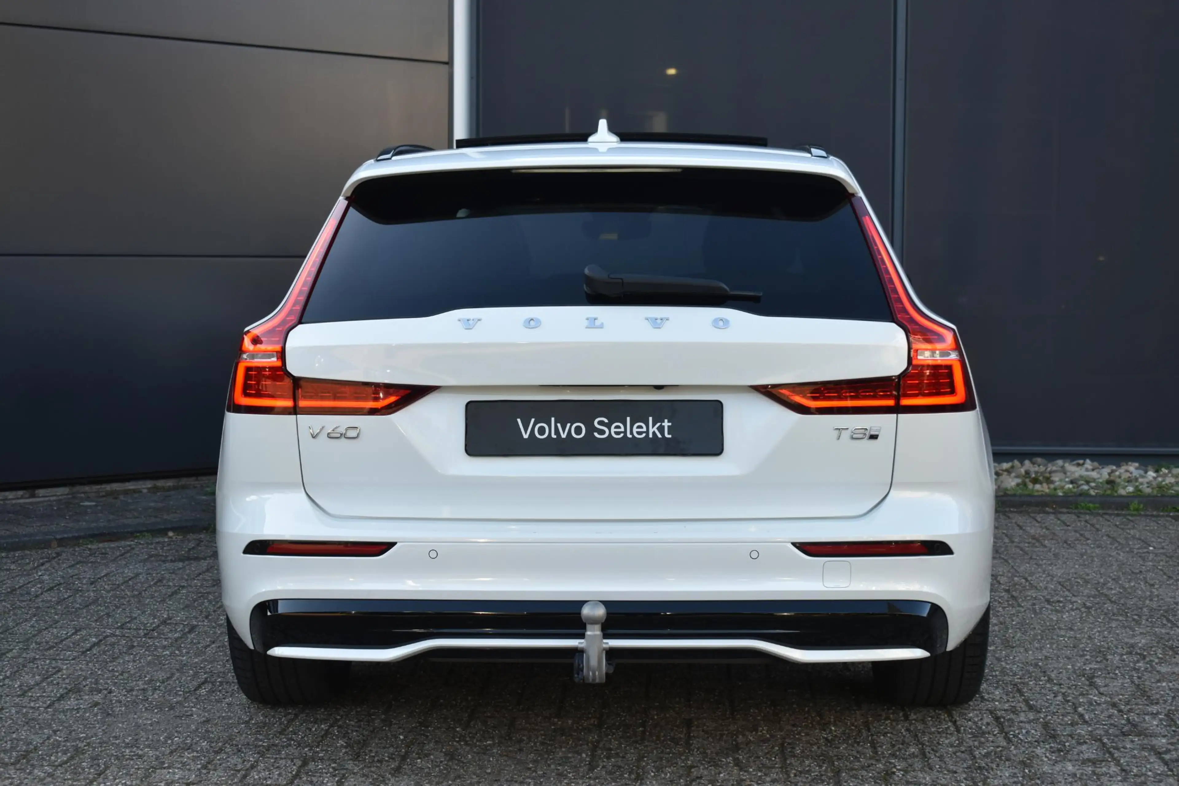 Volvo V60 T8 Plug-in hybrid AWD Plus Dark | Trekhaak | Panor — photo 7