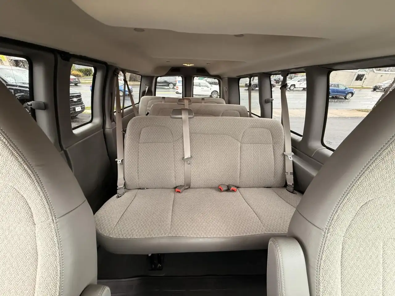 Chevrolet Express Passenger снимка Chevrolet Express Passenger