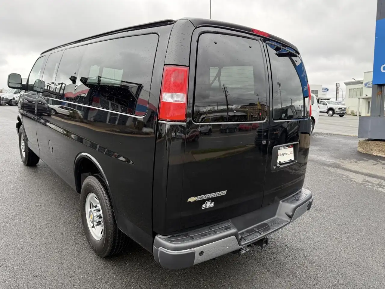 Chevrolet Express Passenger снимка Chevrolet Express Passenger