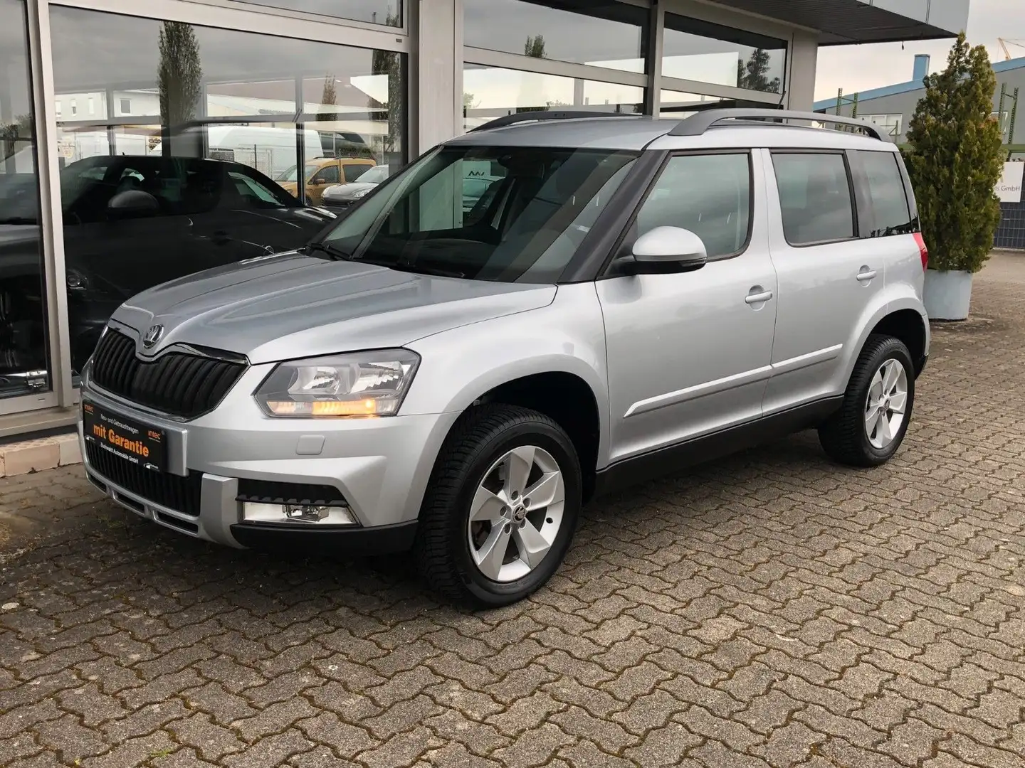 Skoda Yeti 1.4 TSI DSG Ambition Outdoor org. 49tKM Silber - 1