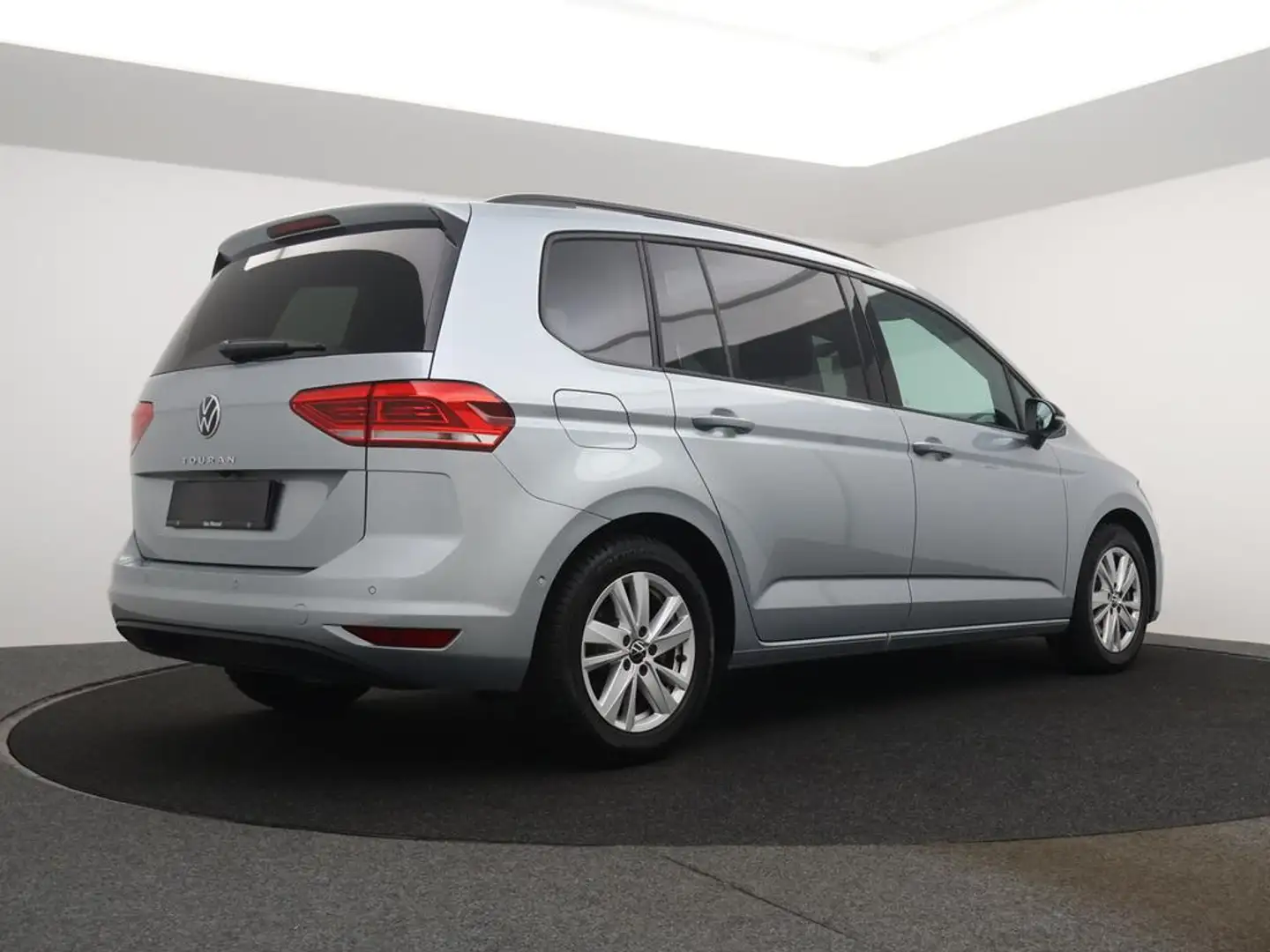 Volkswagen Touran Touran 1.5TSI Highline Business *7 ZITPLAATSEN*PANO DAK*ALCANTARA*NAVI*APP CONNECT*BLTH*CRUISE*PDC*DIGITAL DASHBOARD*... Zilver - 2
